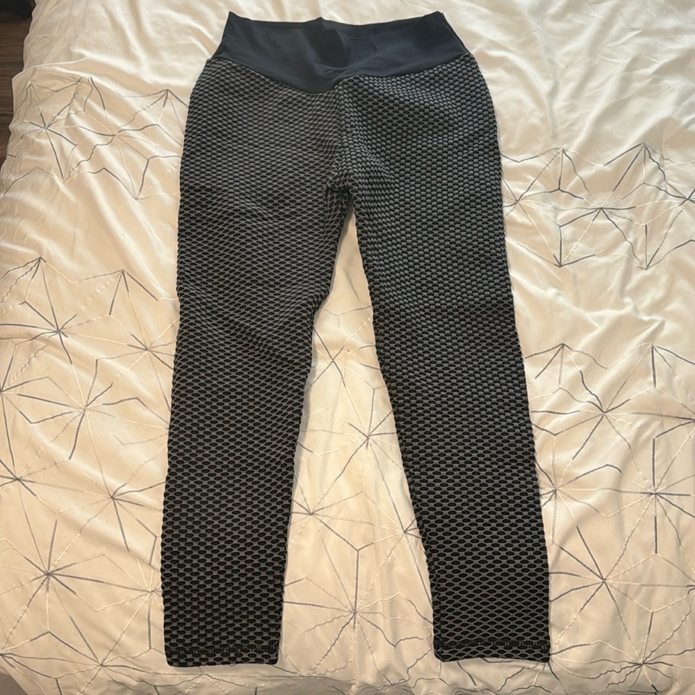 NWOT: Scrunch butt leggings